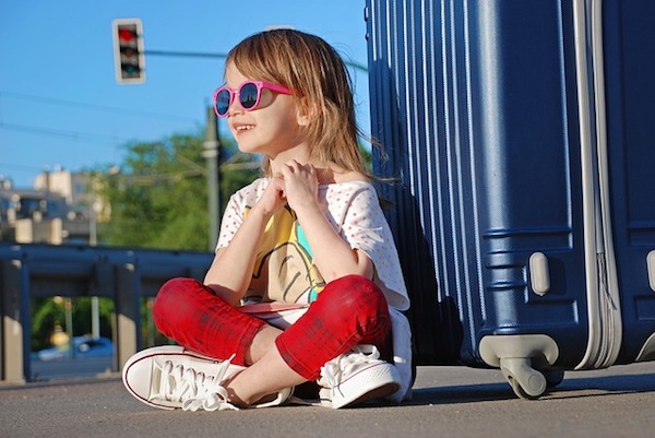 Bambini con la valigia