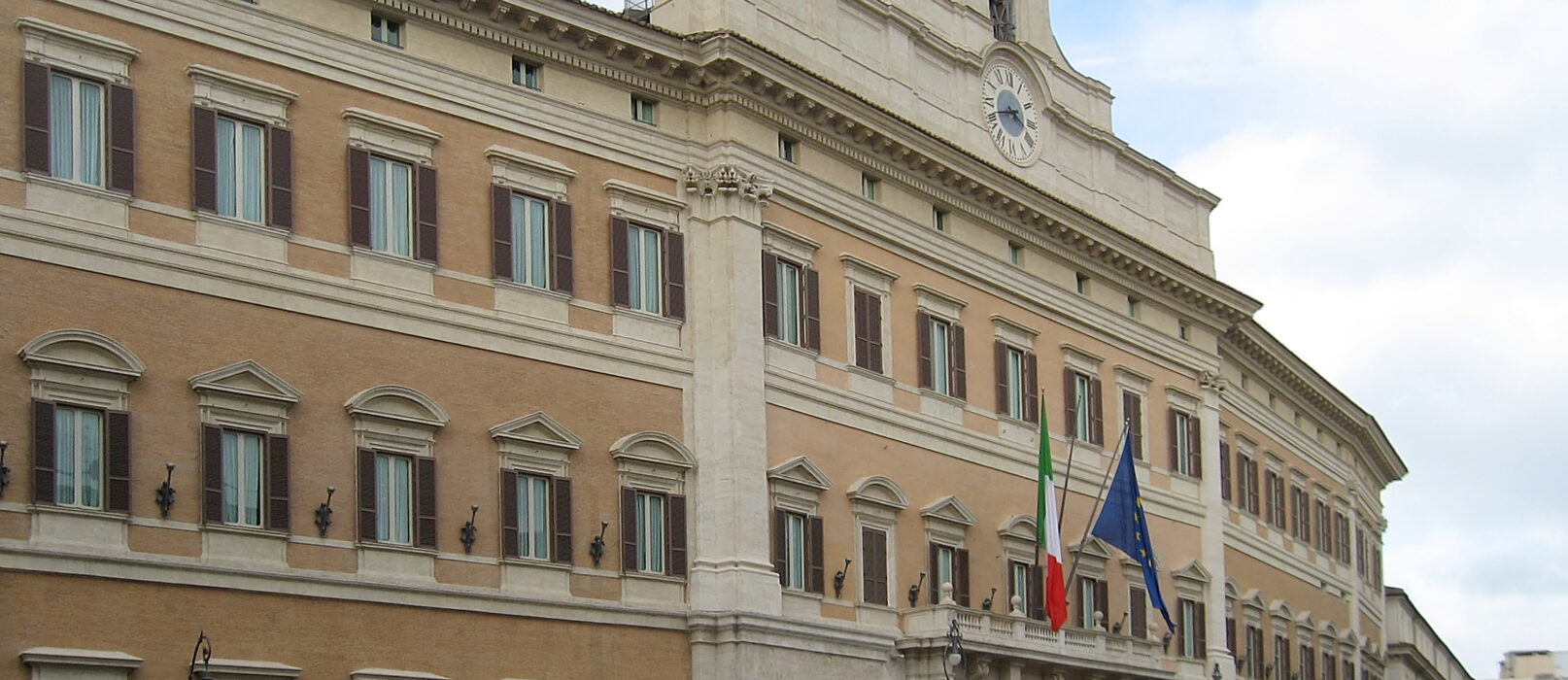 Palazzo Montecitorio Rom 2009-807x3502x