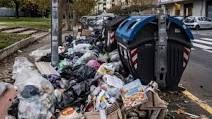 Rifiuti per le strade di Roma