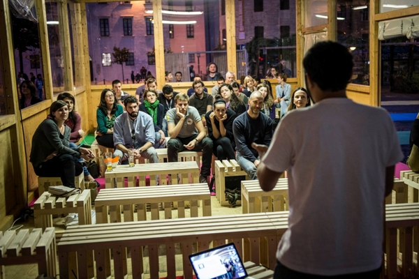 Il momento di Giulio Vita durante il Festival del Film a Trento