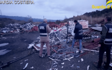 Prosegue l’azione di contrasto ai reati ambientali. Sequestrate discariche abusive di rifiuti speciali, fabbricati industriali e un’officina meccanica.